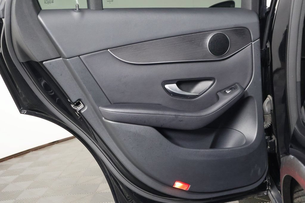 Used 2020 Mercedes-Benz GLC 300 4MATIC image 13