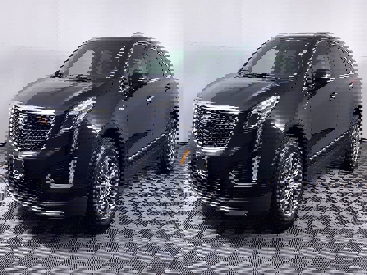 Certified 2023 Cadillac XT5 Premium Luxury w/ LPO, Floor Liner Package image 18