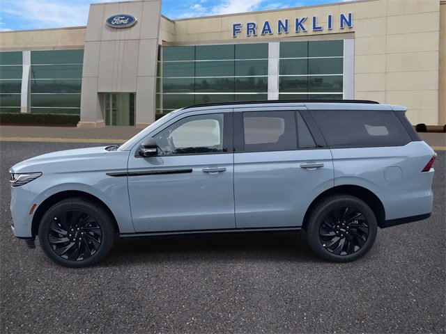 New 2025 Lincoln Navigator Reserve w/ Jet Appearance Package image 4