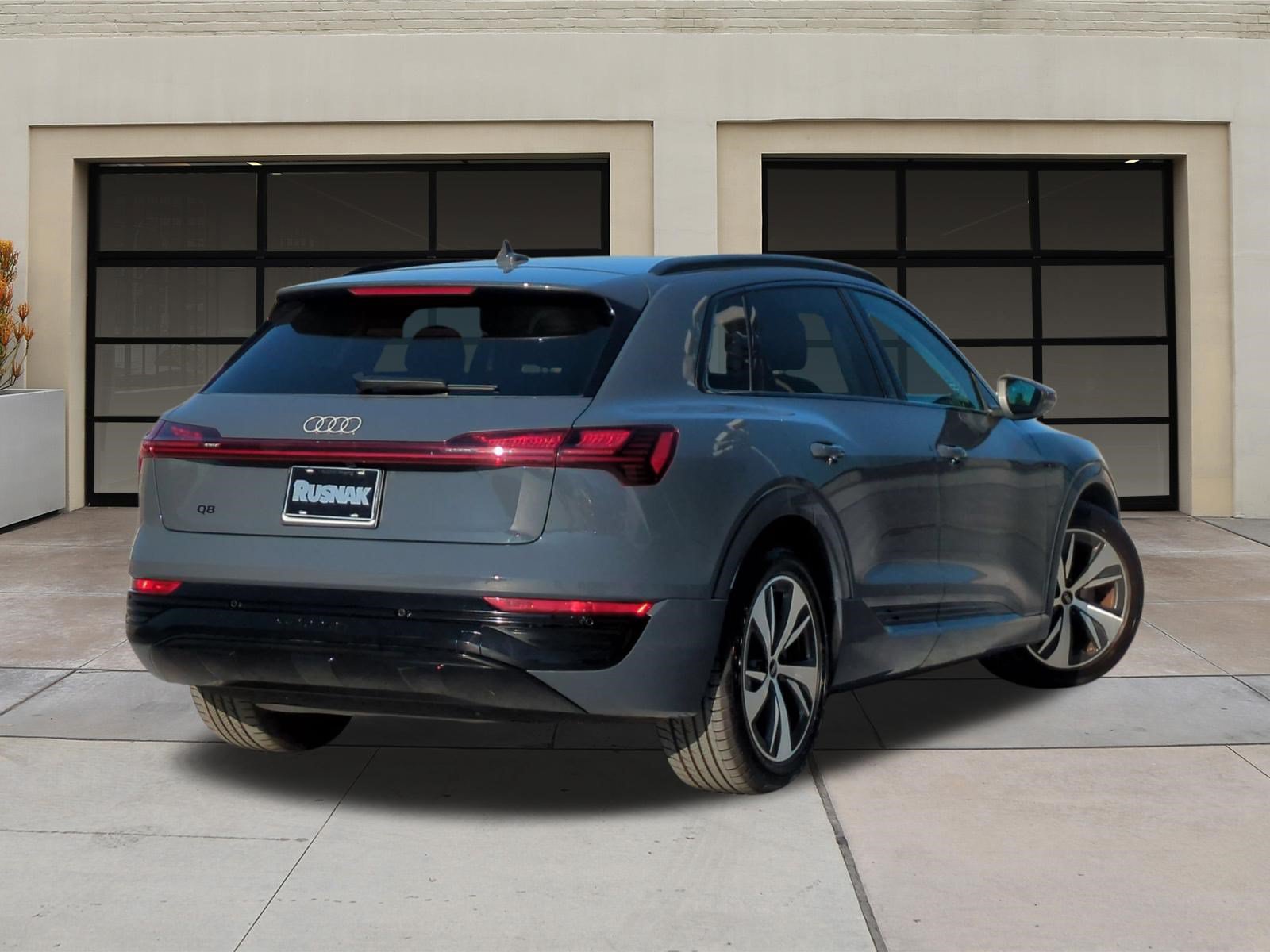 Used 2024 Audi Q8 e-tron Premium AWD/4WD image 4