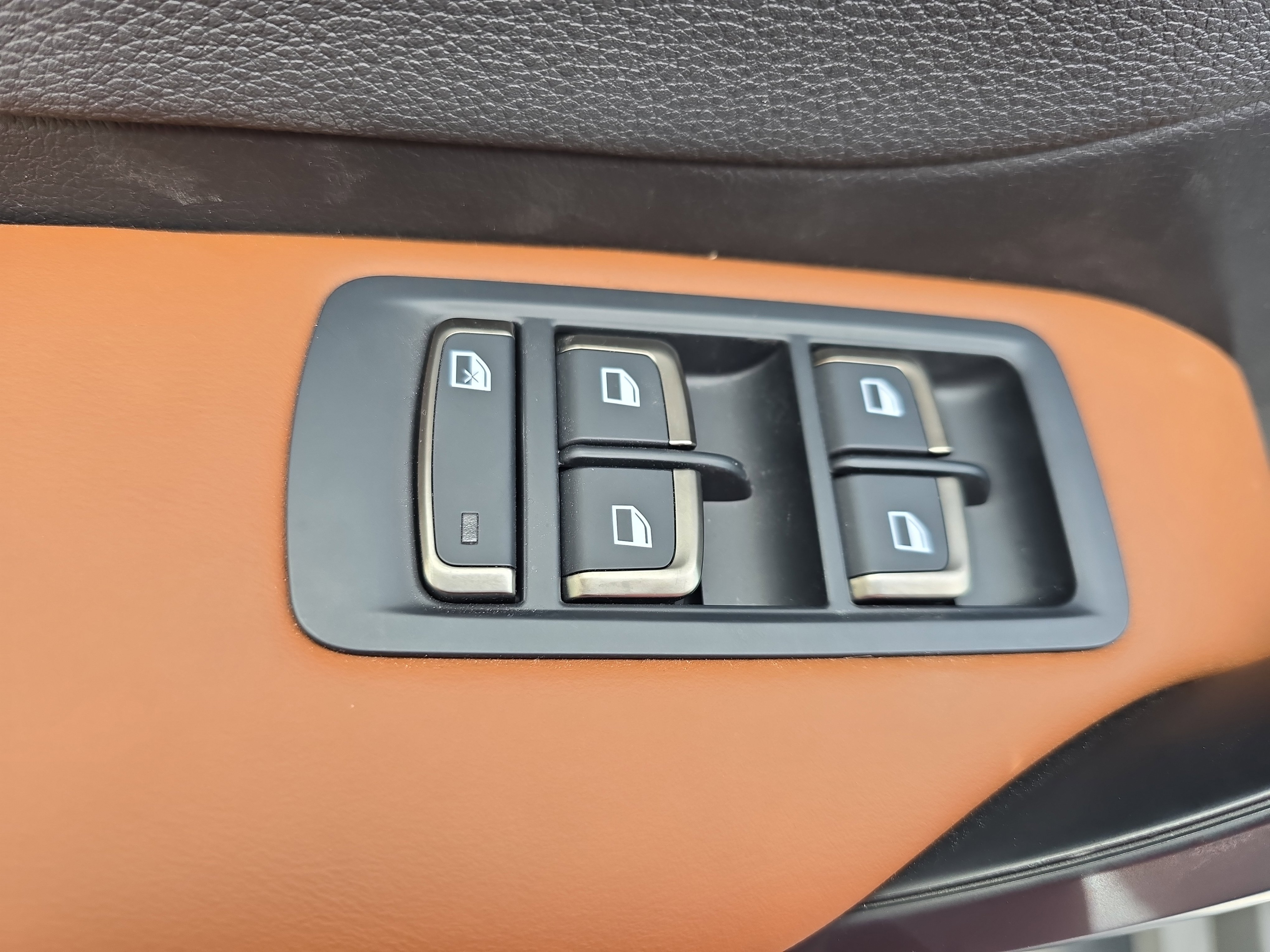 New 2025 VinFast VF 8 Plus image 25