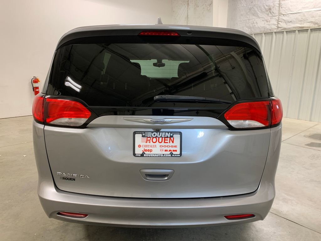Used 2017 Chrysler Pacifica LX image 6