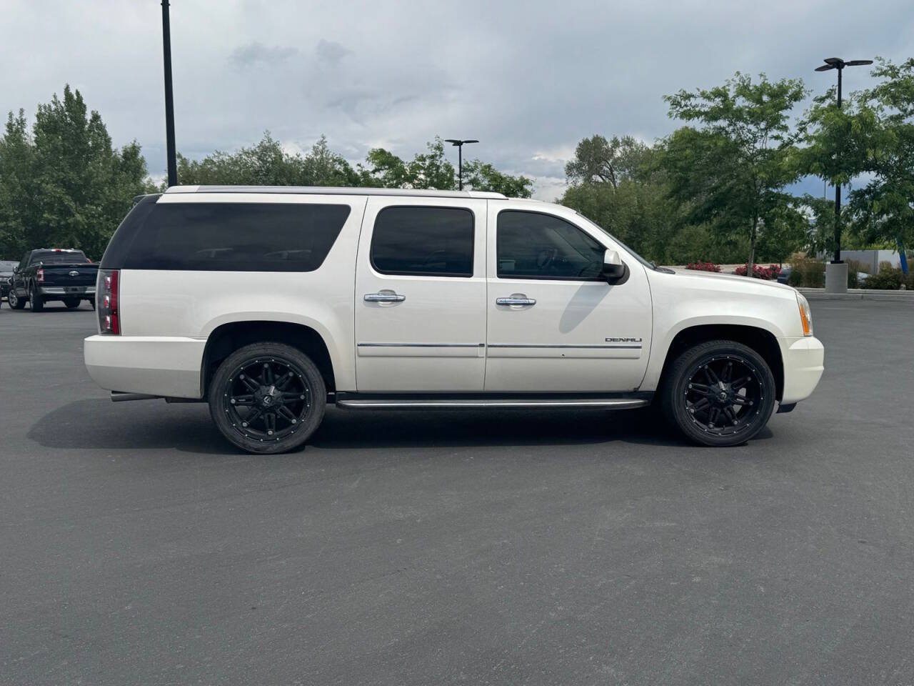 Used 2013 GMC Yukon XL Denali AWD/4WD image 8
