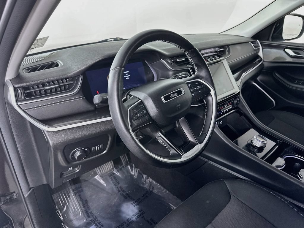 Certified 2022 Jeep Grand Cherokee L Laredo w/ Luxury Tech Group I AWD/4WD image 17
