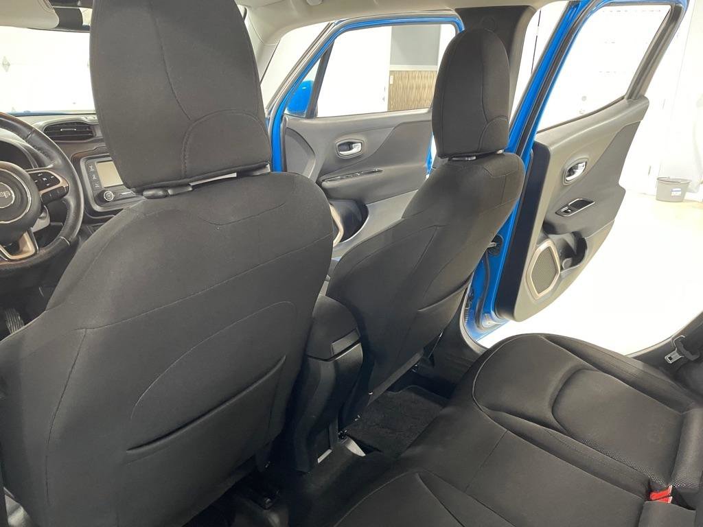 Used 2015 Jeep Renegade Latitude AWD/4WD image 14