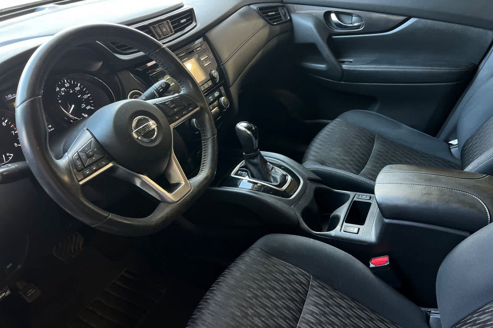 Used 2017 Nissan Rogue SV FWD image 14