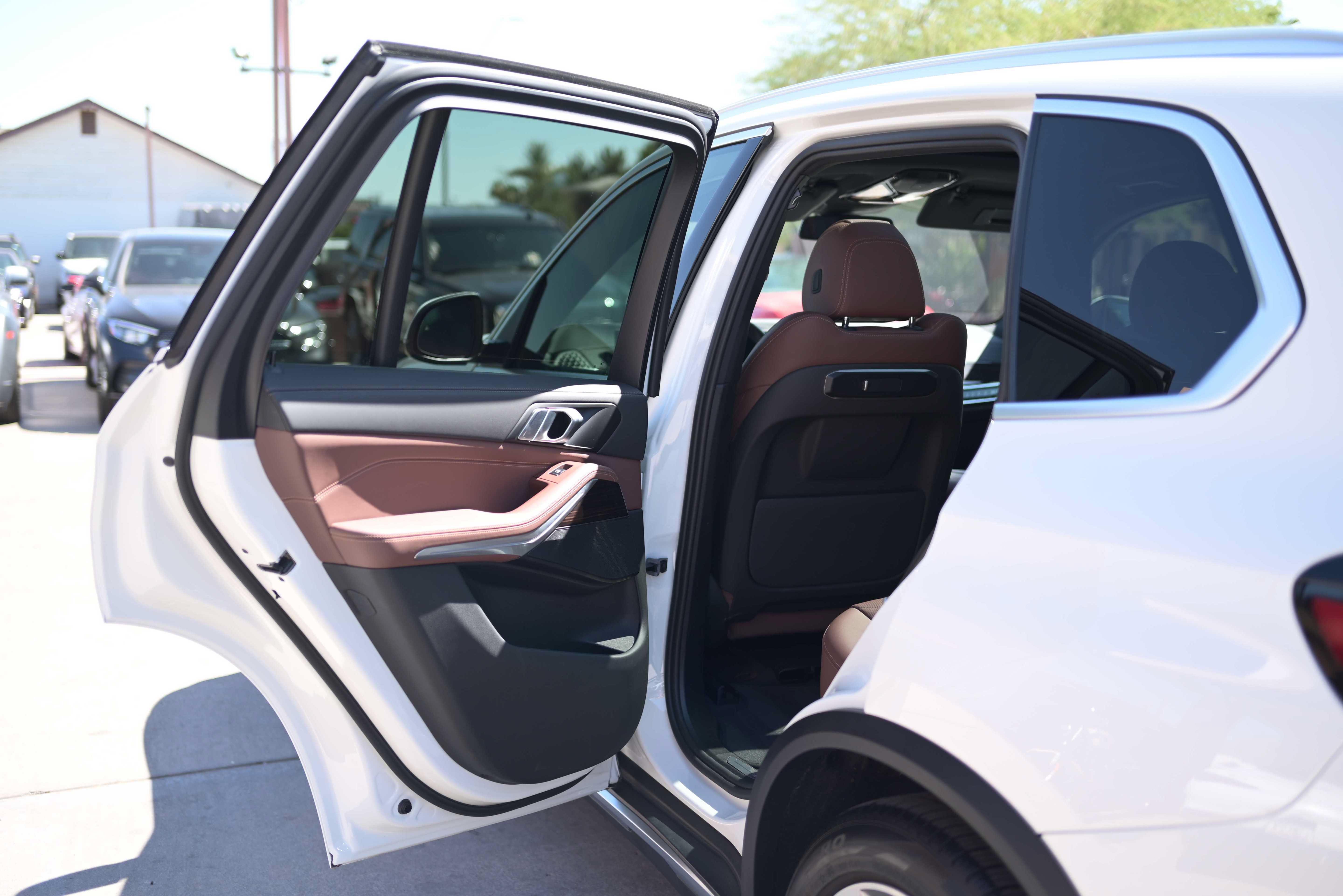 Used 2025 BMW X5 xDrive40i AWD/4WD image 10