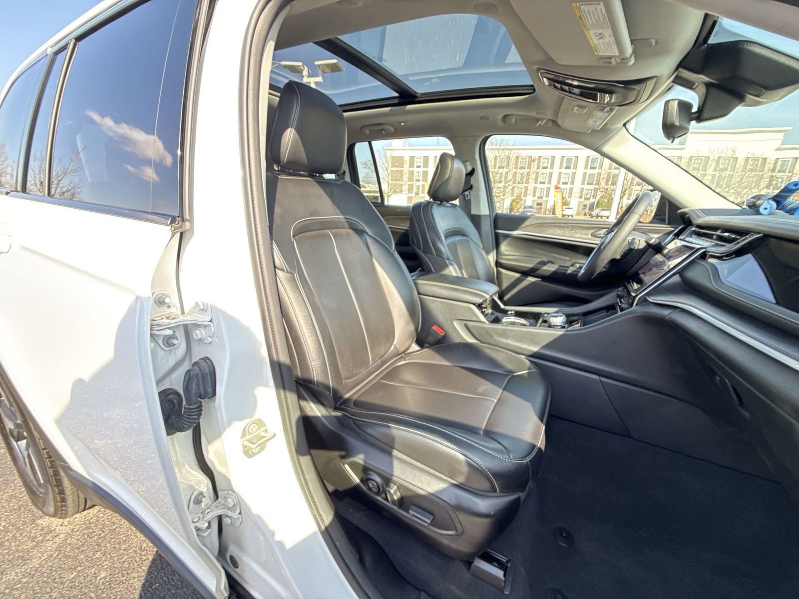 Used 2023 Jeep Grand Cherokee 4WD 4xe image 25