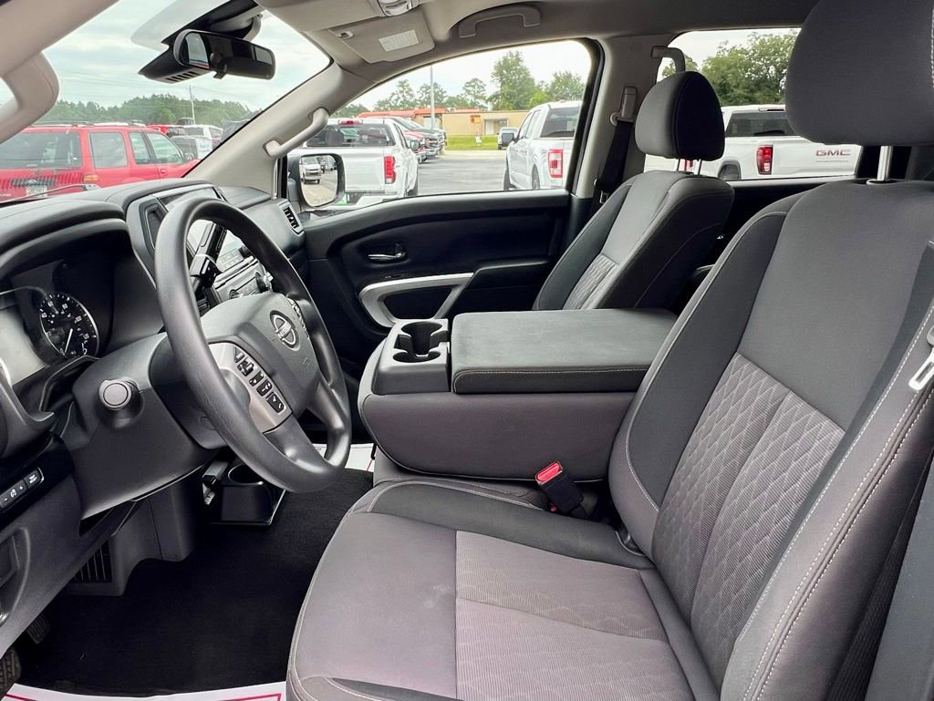 Used 2023 Nissan Titan SV image 19