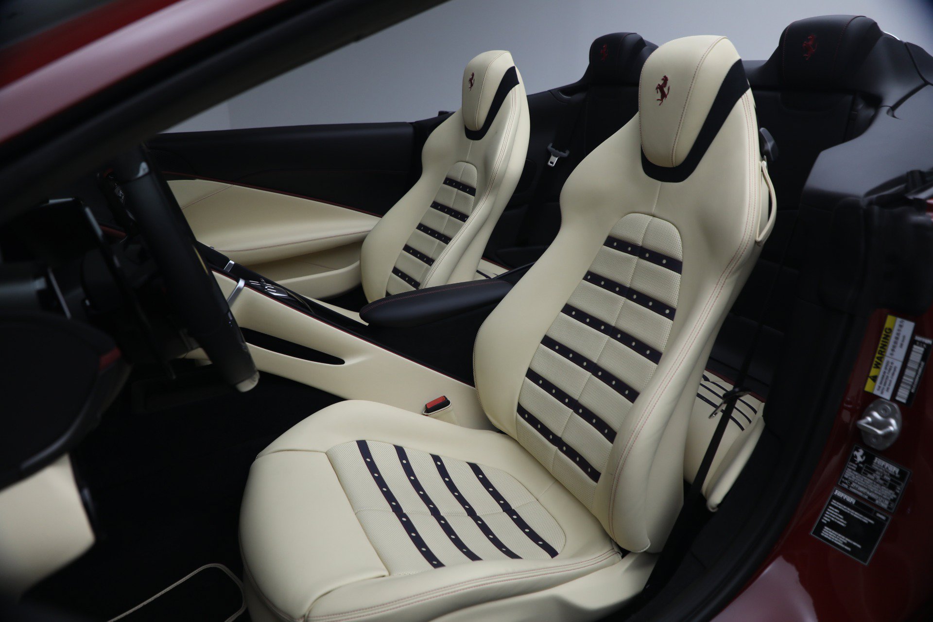 Certified 2025 Ferrari Roma Spider RWD image 15