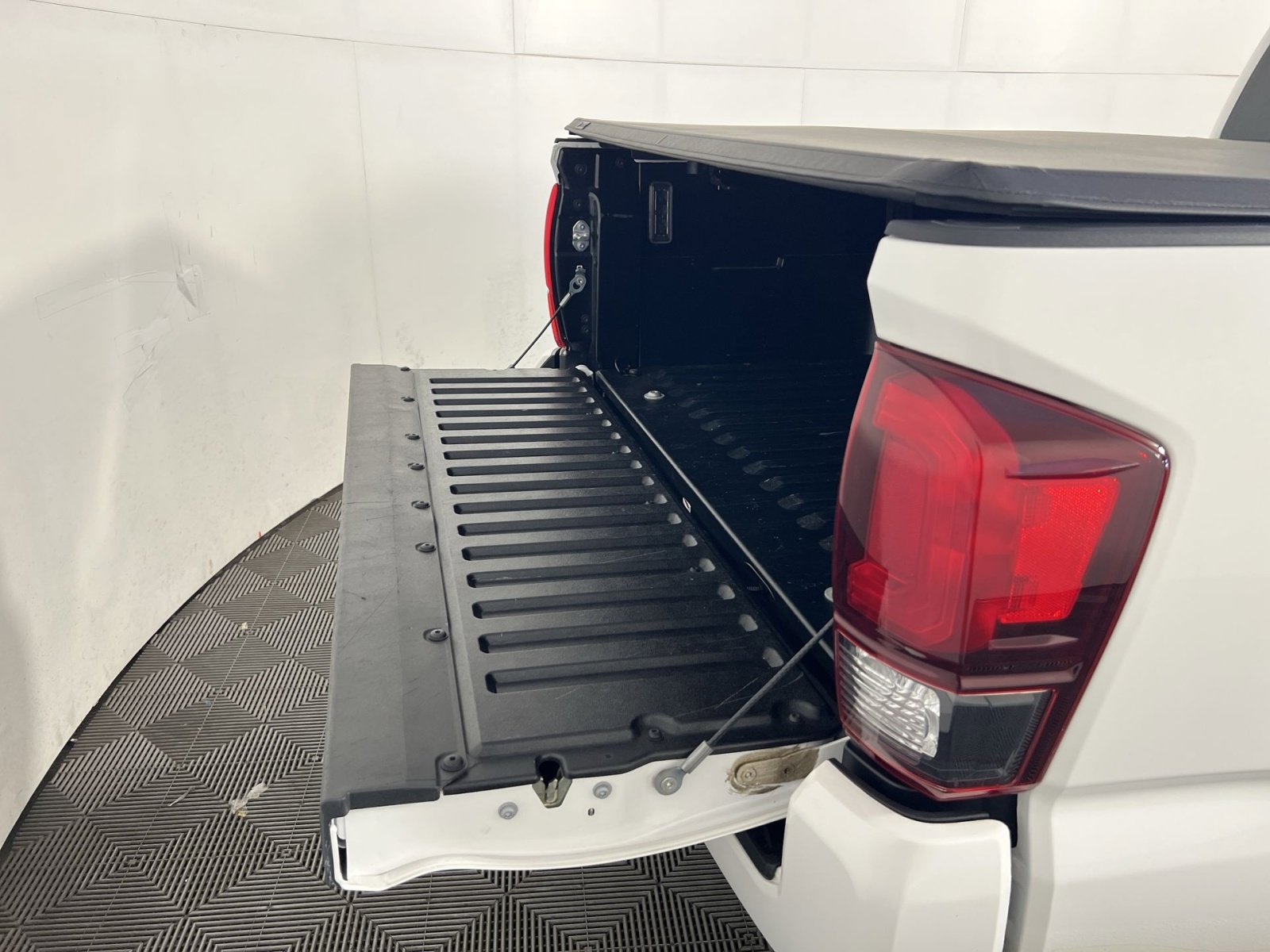 Used 2023 Toyota Tacoma SR5 w/ Technology Package AWD/4WD image 27