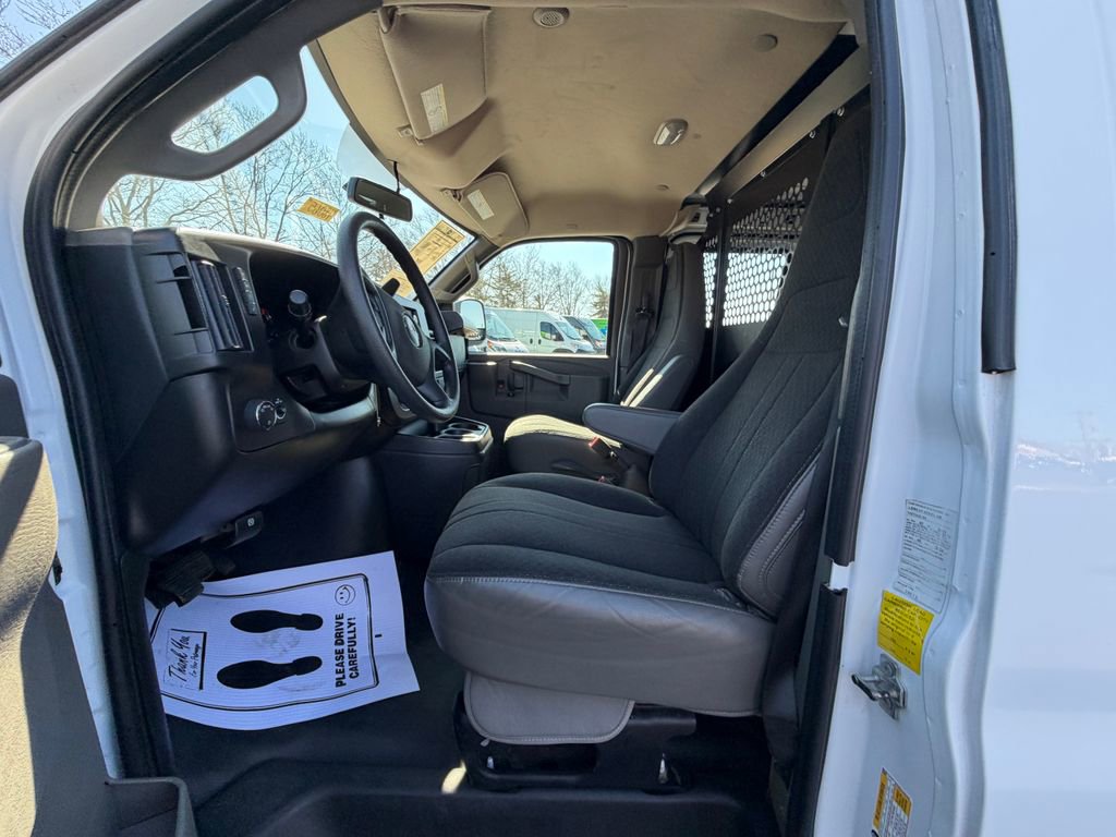 Used 2024 GMC Savana 2500 w/ Driver Convenience Package image 14