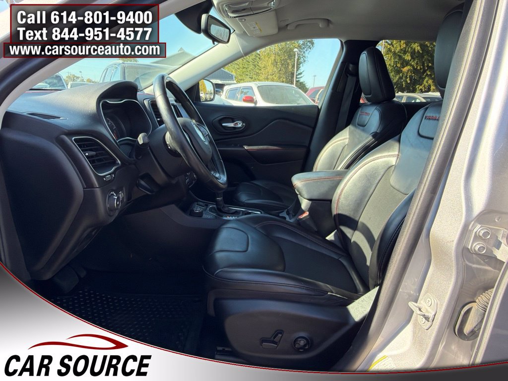 Used 2020 Jeep Cherokee Trailhawk w/ Cold Weather Group AWD/4WD image 14