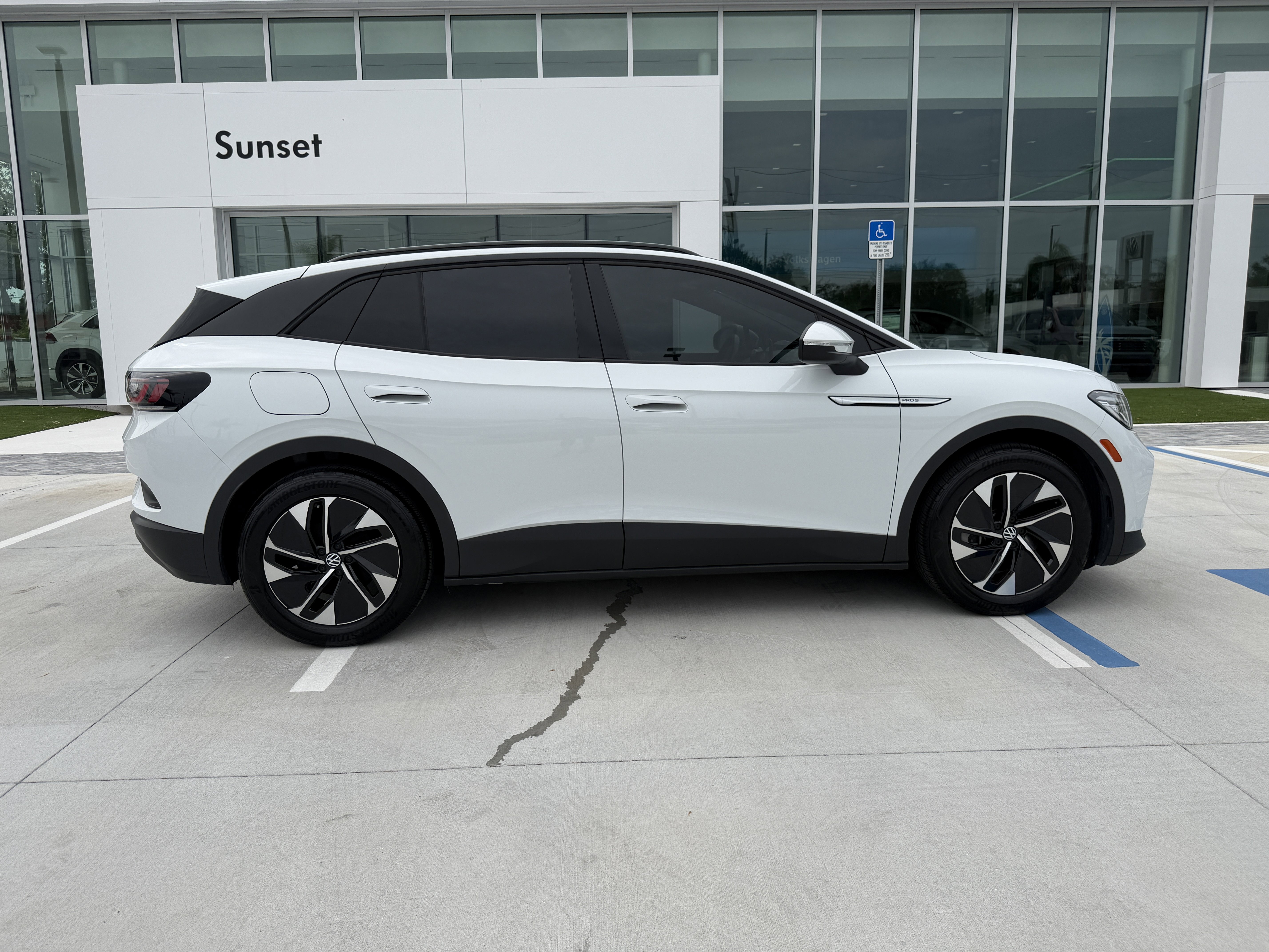 Used 2021 Volkswagen ID.4 Pro S RWD image 2