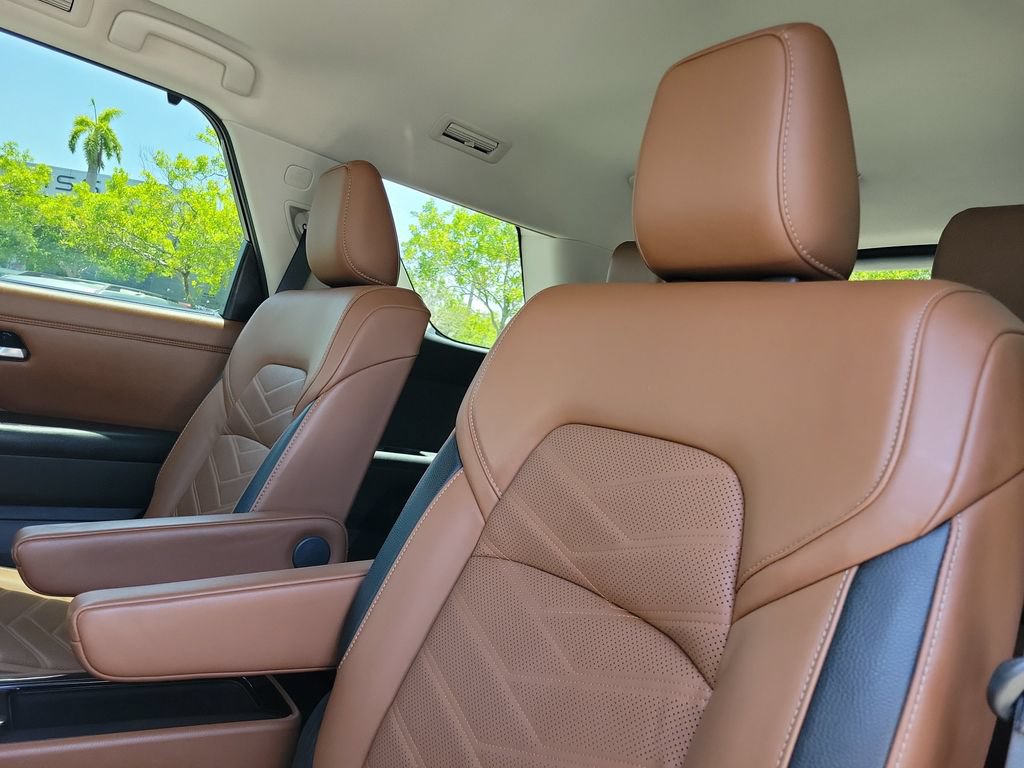 Certified 2024 Nissan Pathfinder Platinum FWD image 13