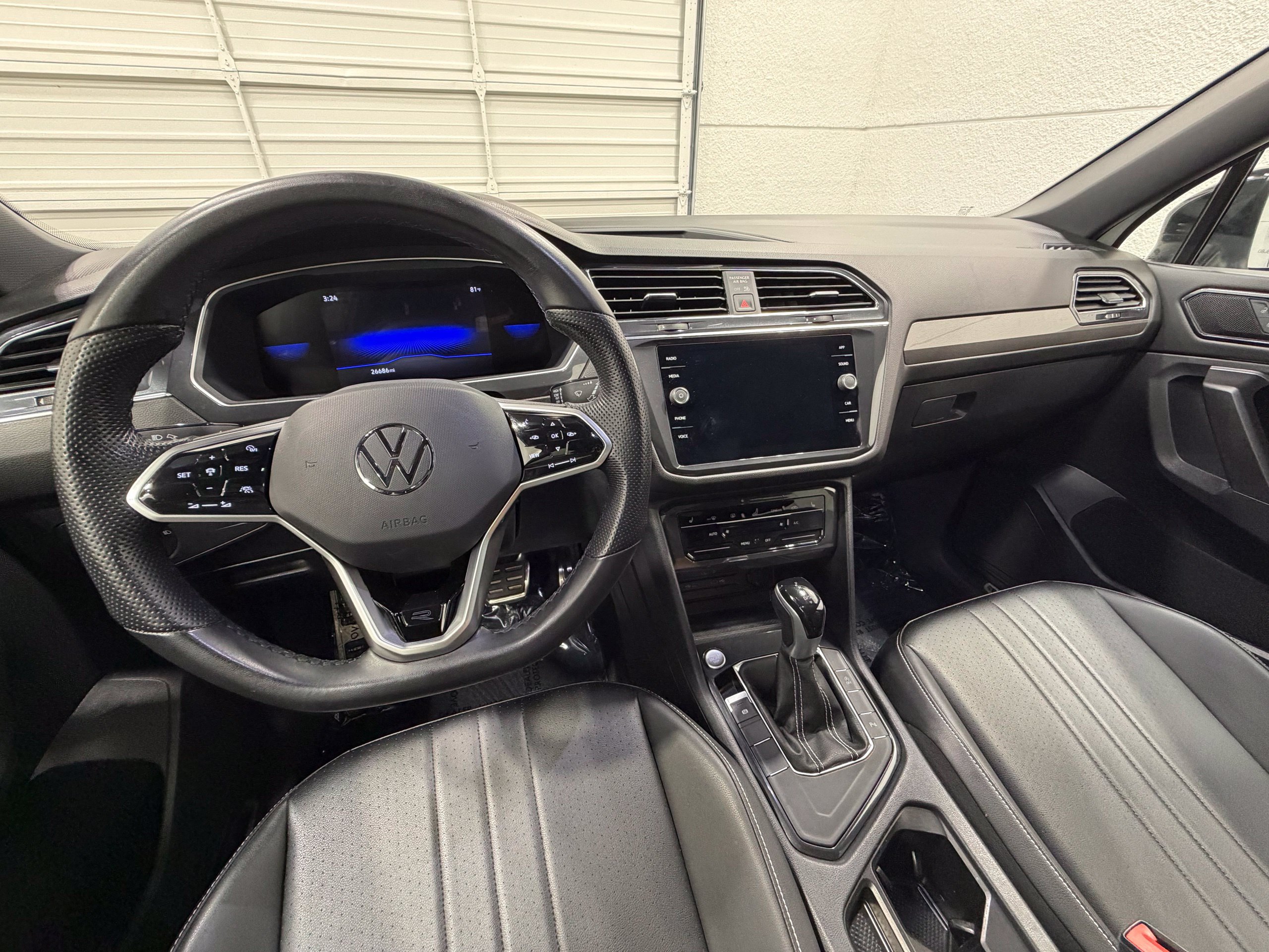 Certified 2023 Volkswagen Tiguan SE R-Line FWD image 39