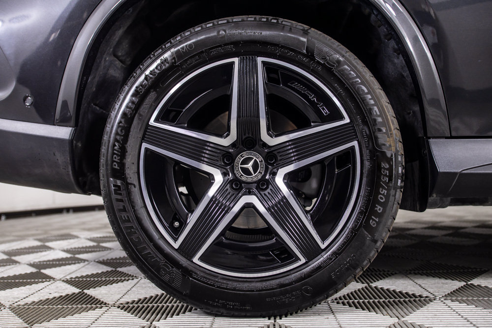 Used 2025 Mercedes-Benz GLC 300 4MATIC w/ AMG Line image 38