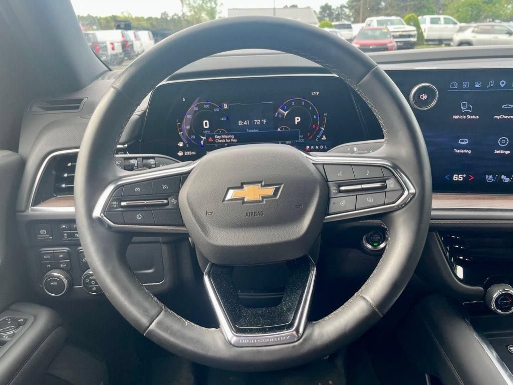 Used 2026 Chevrolet Suburban High Country AWD/4WD image 17