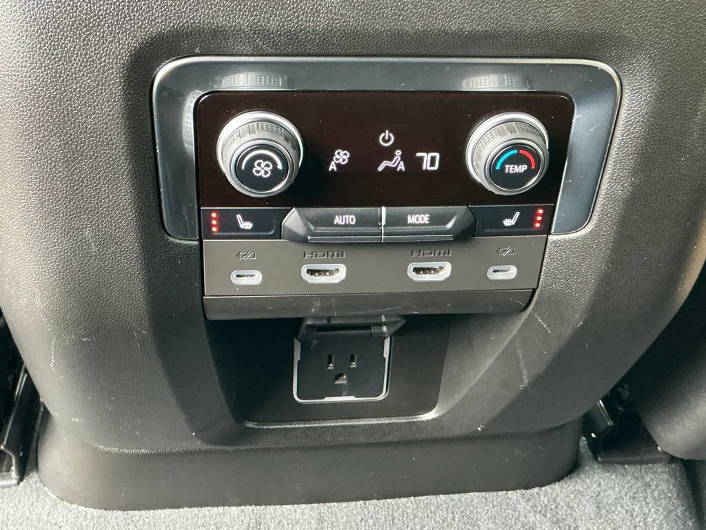 Used 2023 Chevrolet Tahoe Premier w/ Premium Package 2 AWD/4WD image 16