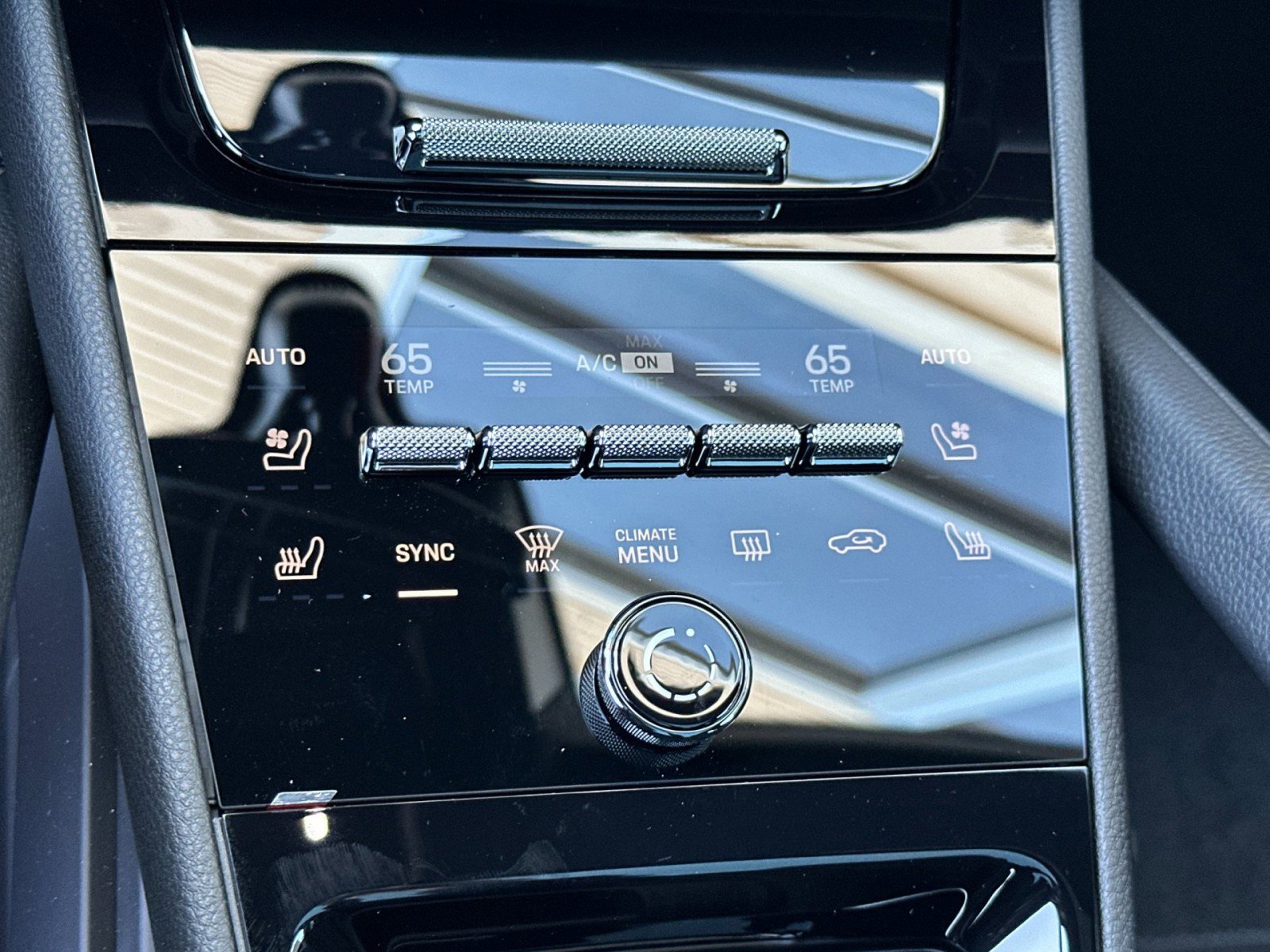 New 2025 Porsche Cayenne Coupe image 21