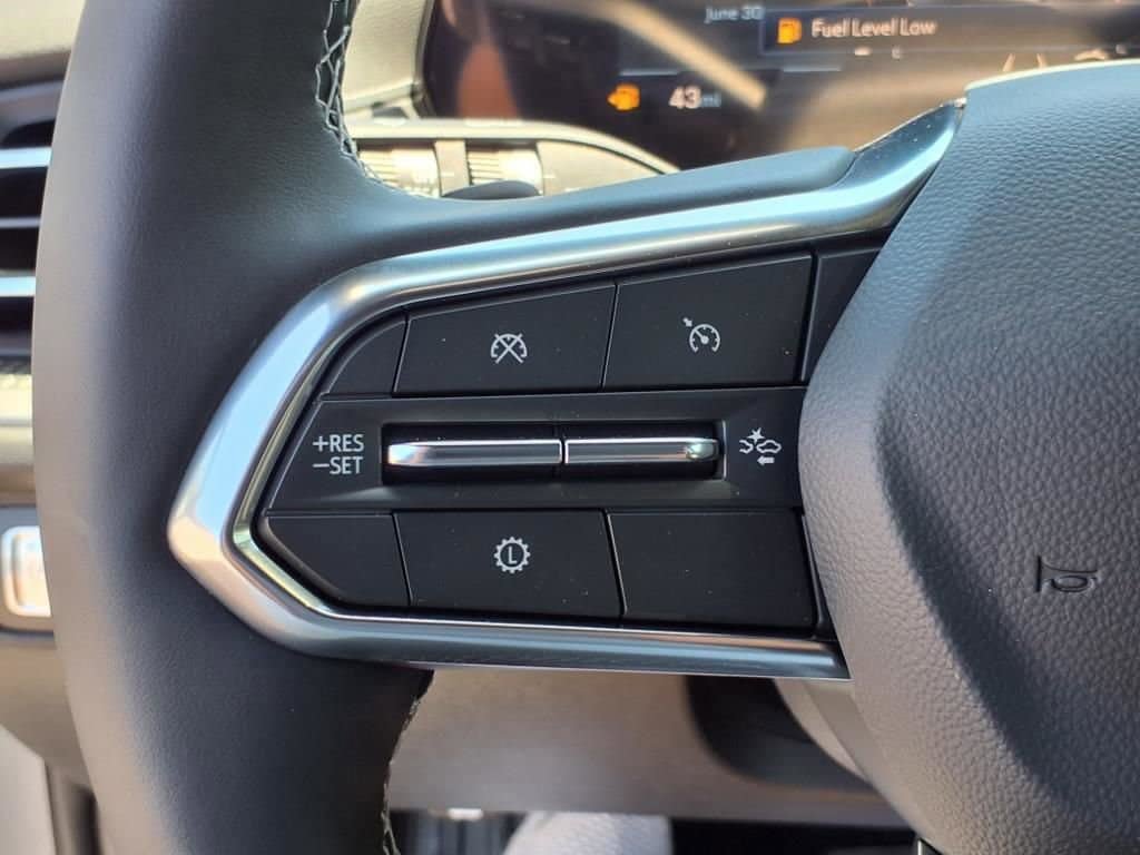 New 2025 Chevrolet Traverse LT FWD image 17