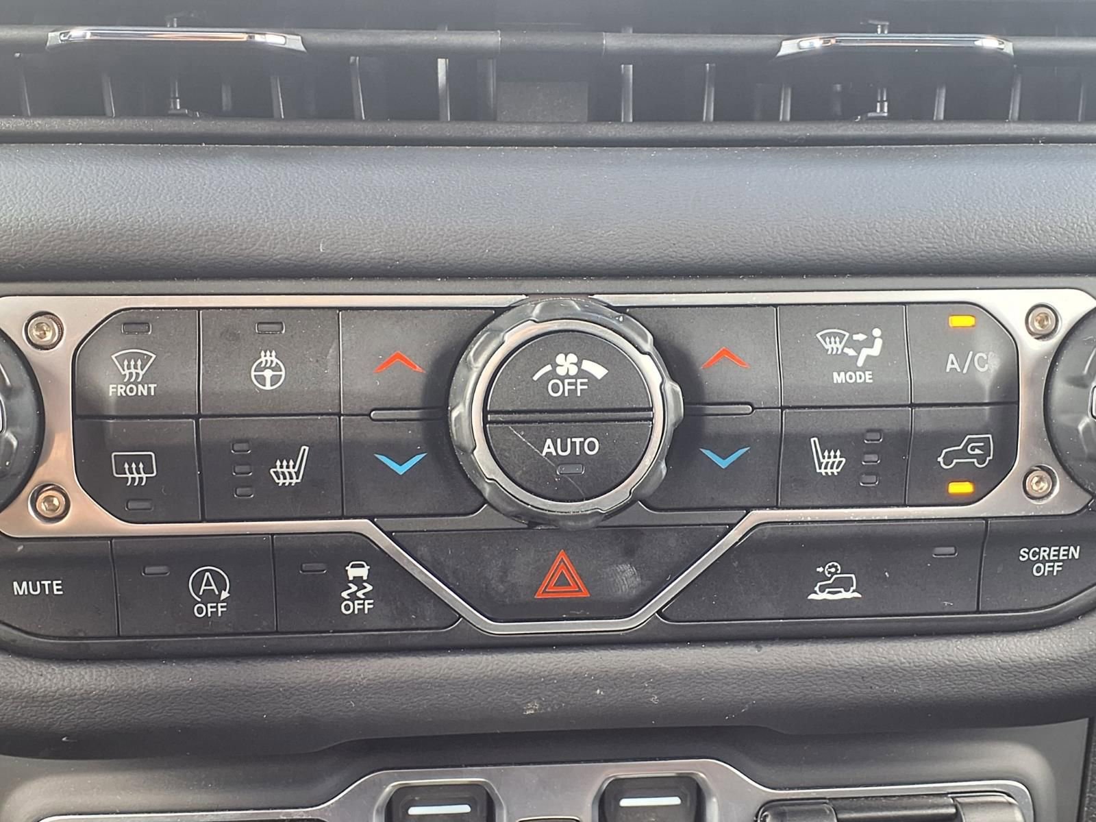 Used 2025 Jeep Wrangler Sahara image 6