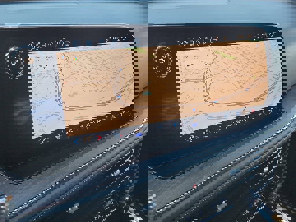 Used 2025 Chevrolet Suburban Z71 image 25