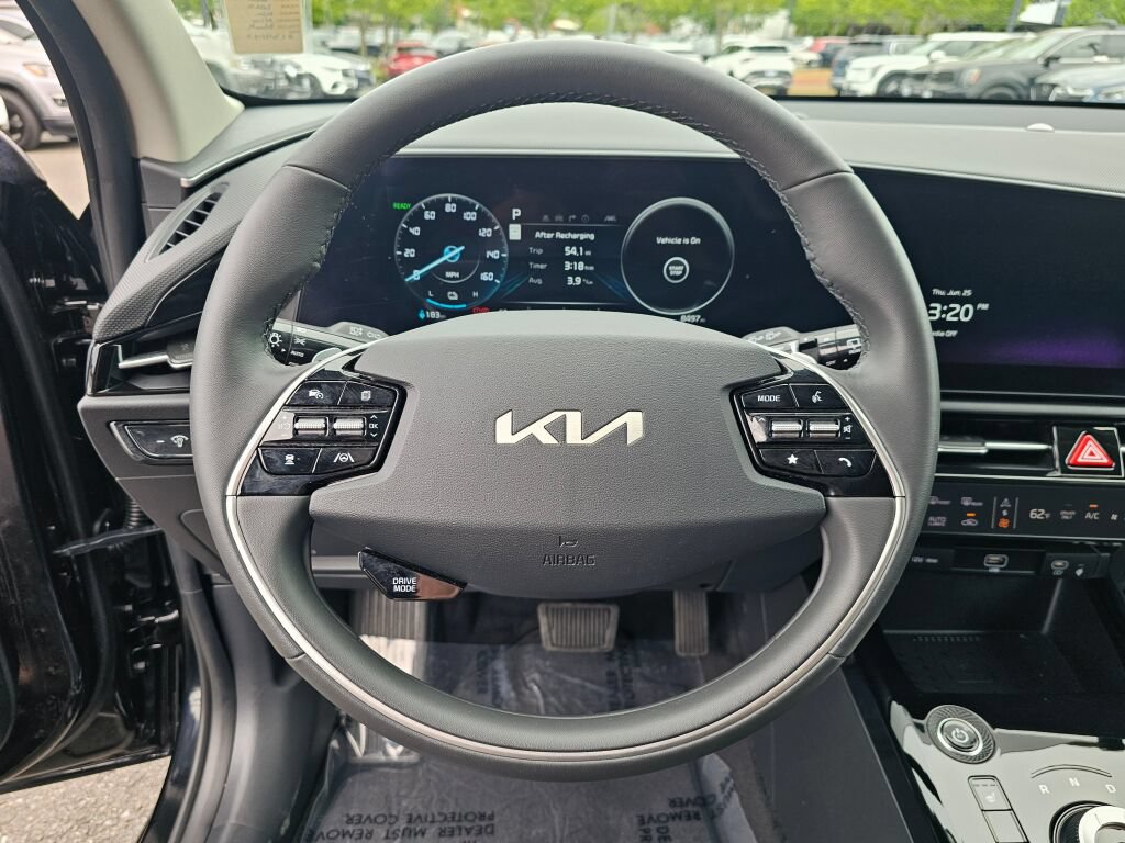 Certified 2025 Kia Niro Wind FWD image 11
