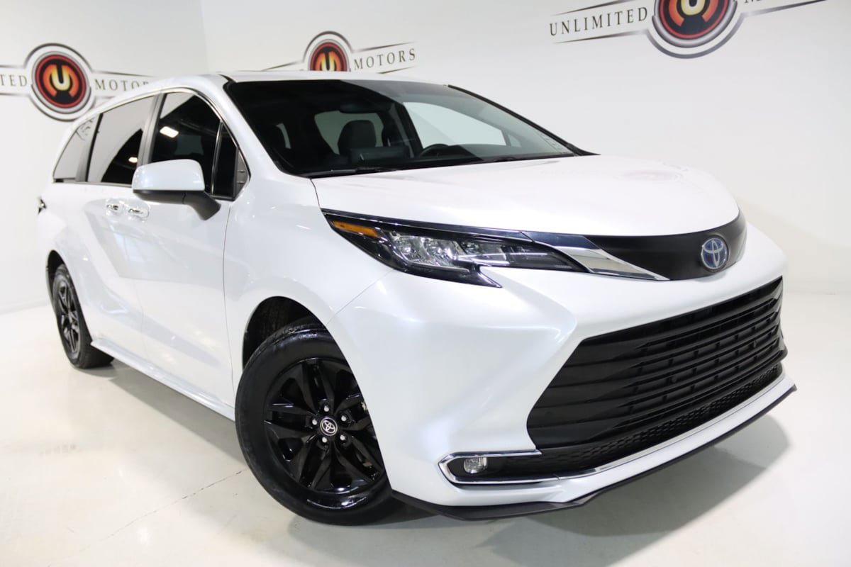 Used 2023 Toyota Sienna XLE FWD image 74
