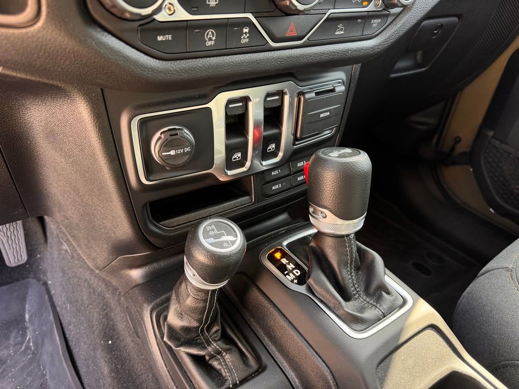 Used 2025 Jeep Wrangler Sport image 15