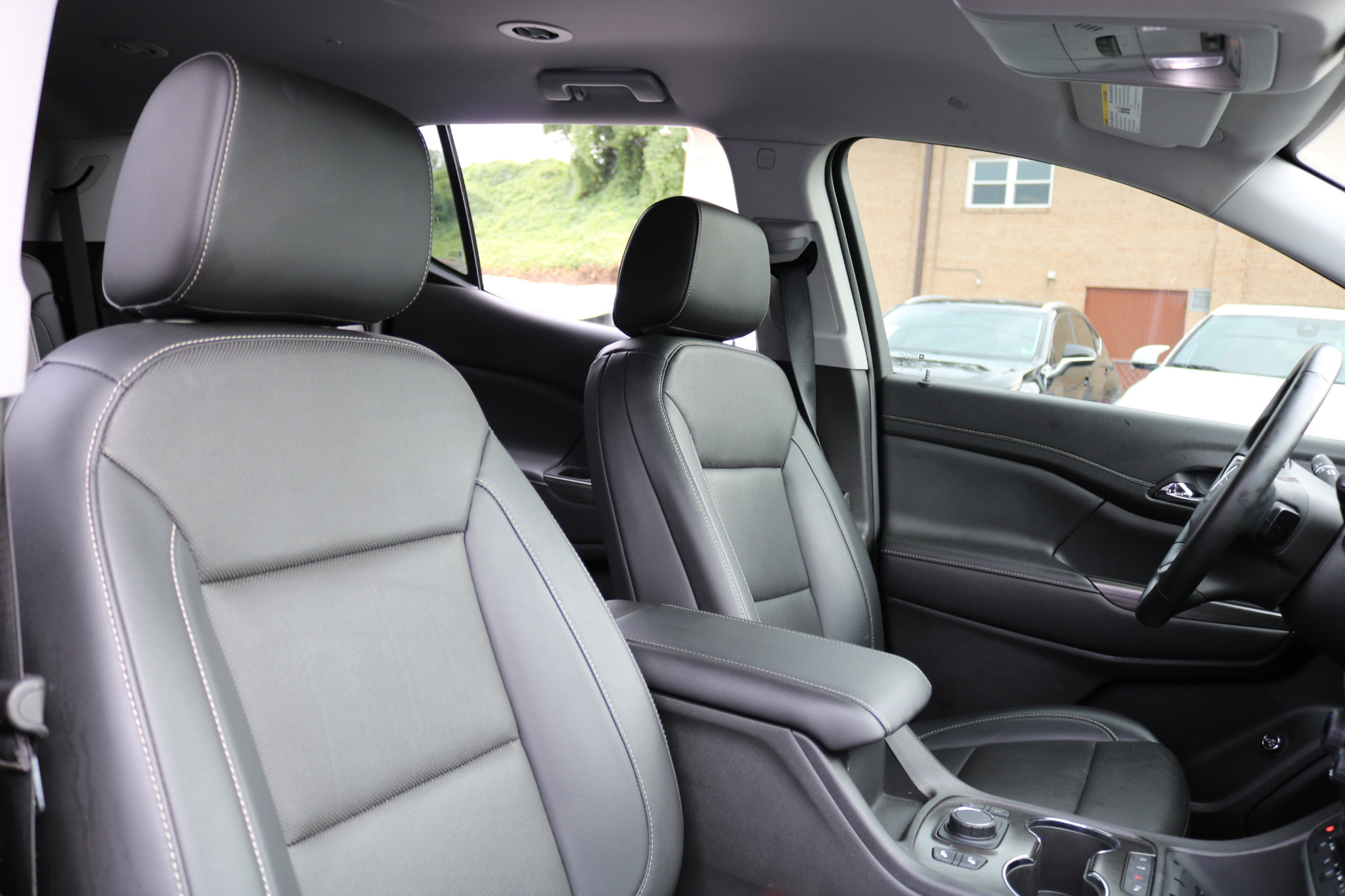 Used 2023 GMC Acadia SLT image 39