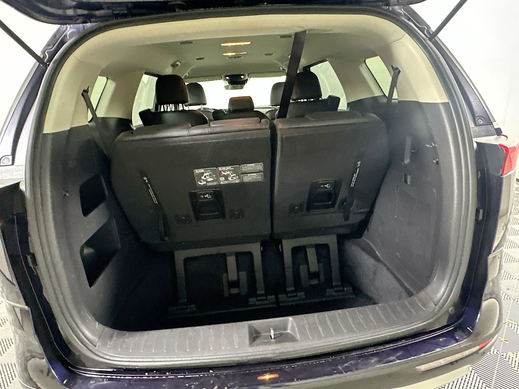 Used 2024 Kia Carnival LX image 29