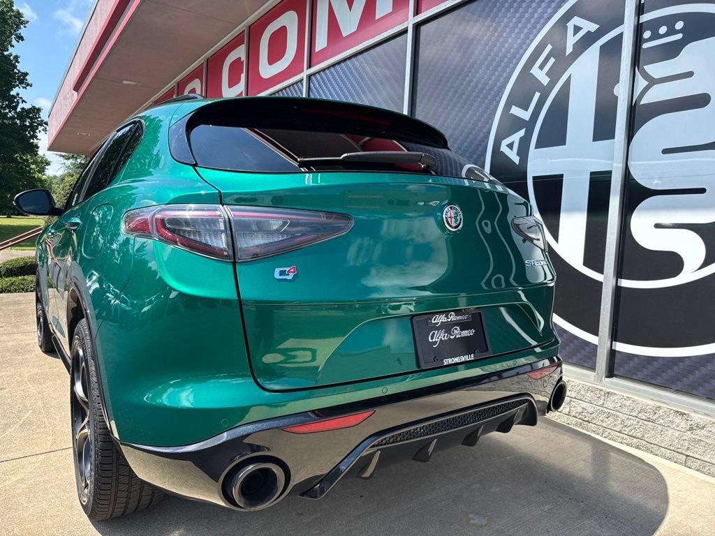 New 2025 Alfa Romeo Stelvio Sprint AWD/4WD image 12