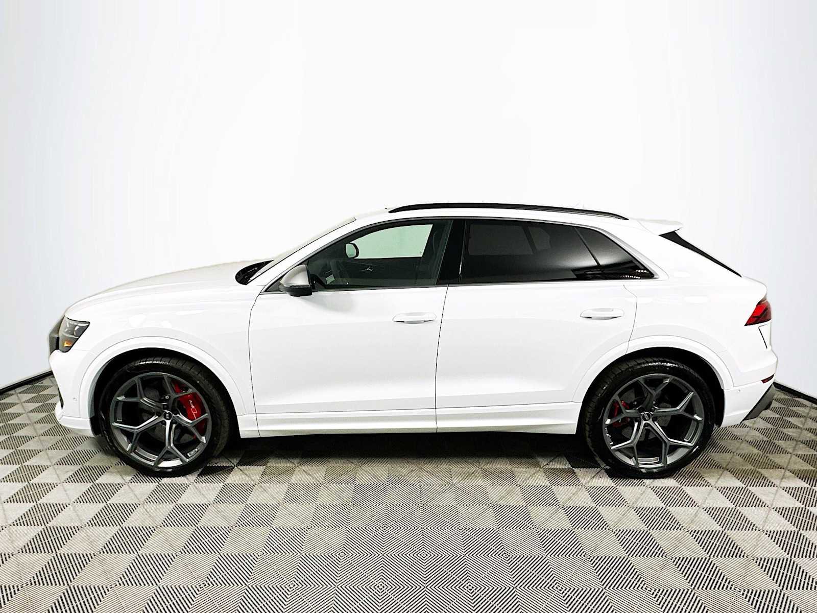 New 2025 Audi RS Q8 performance image 4