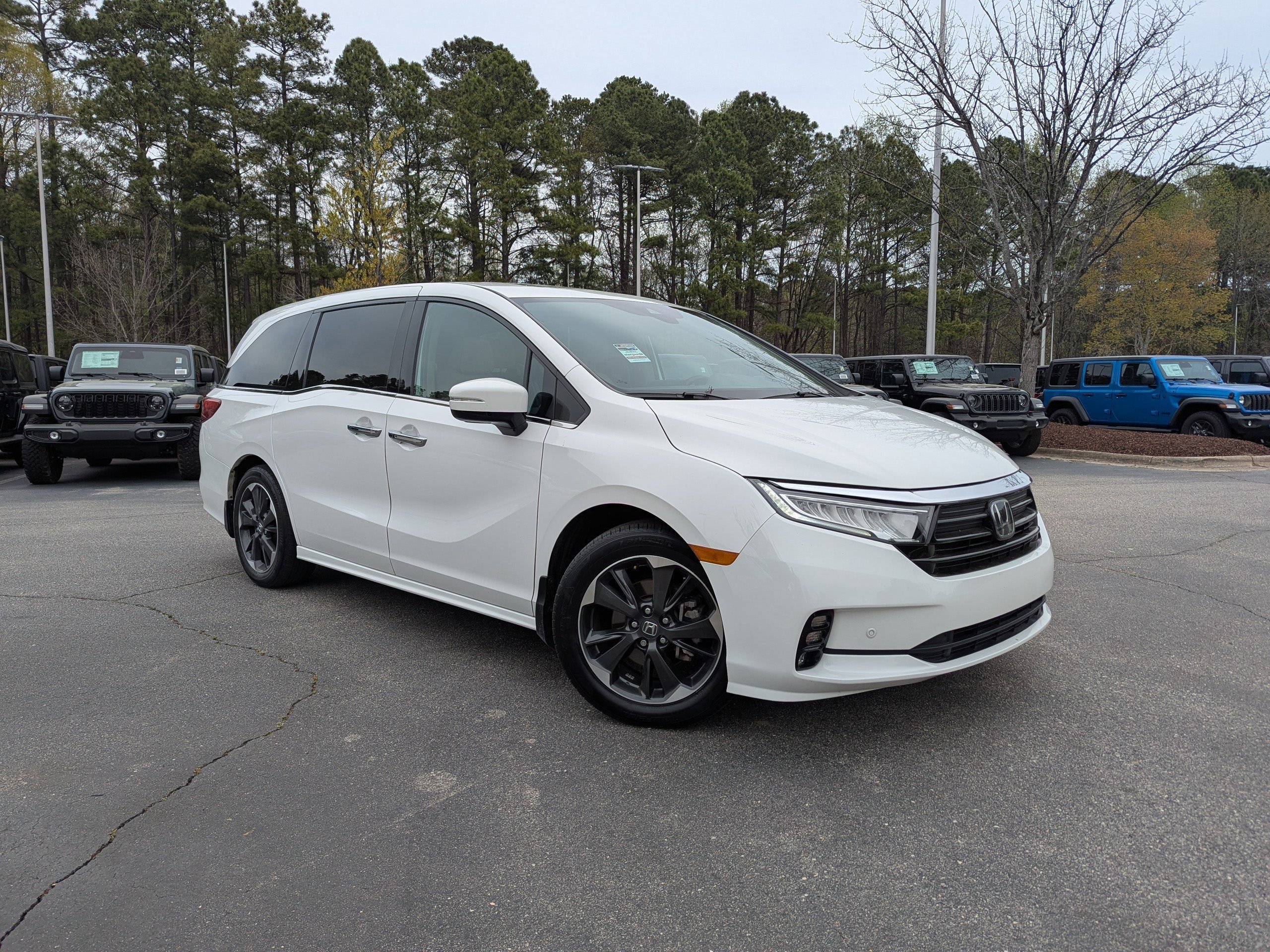 Used 2024 Honda Odyssey Elite image 3