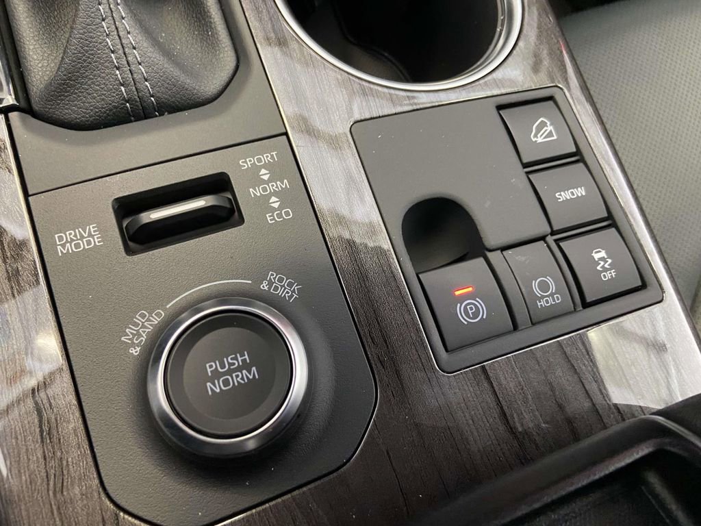 Used 2026 Toyota Highlander Limited image 22