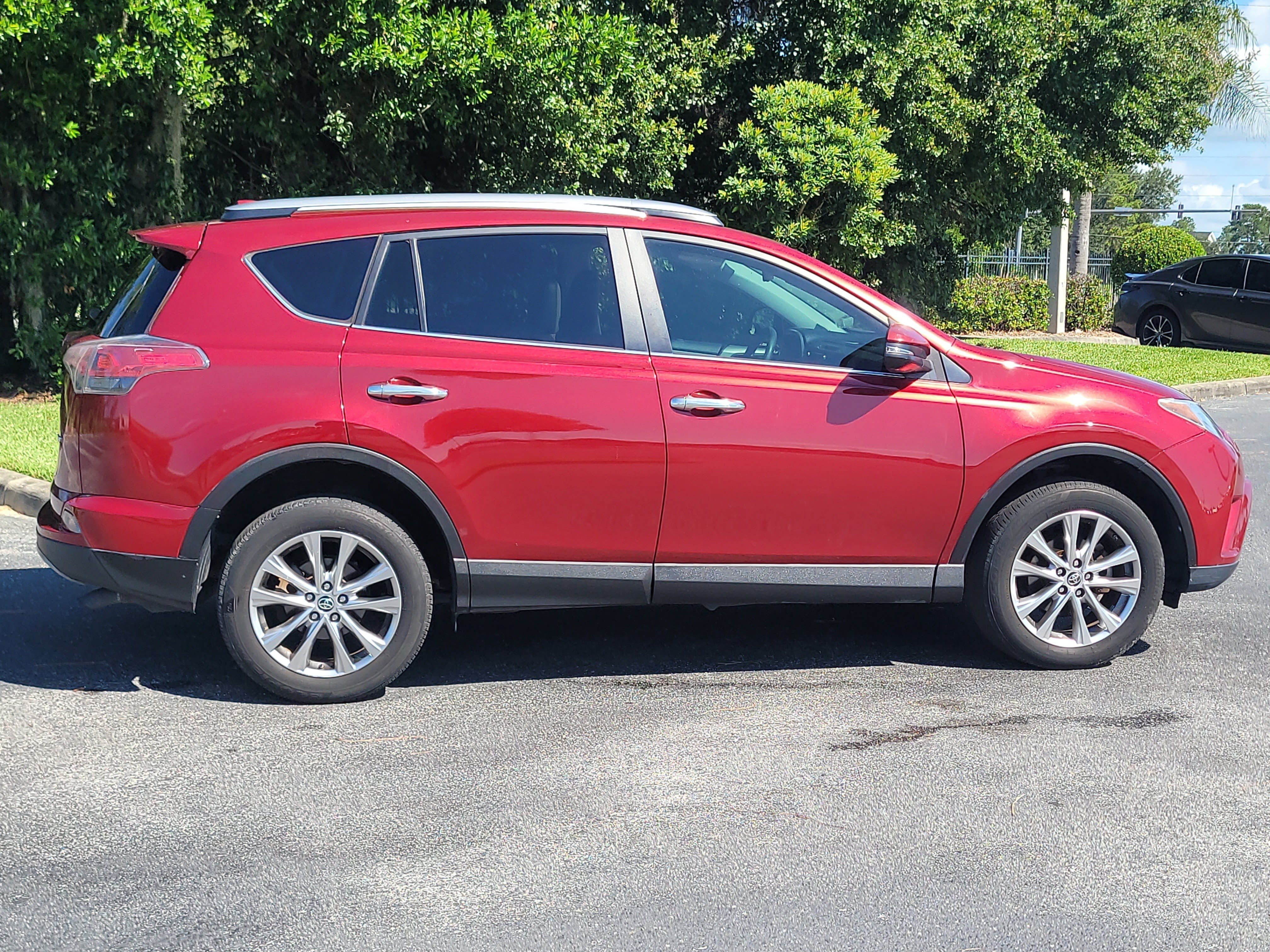 Used 2018 Toyota RAV4 Limited FWD image 8