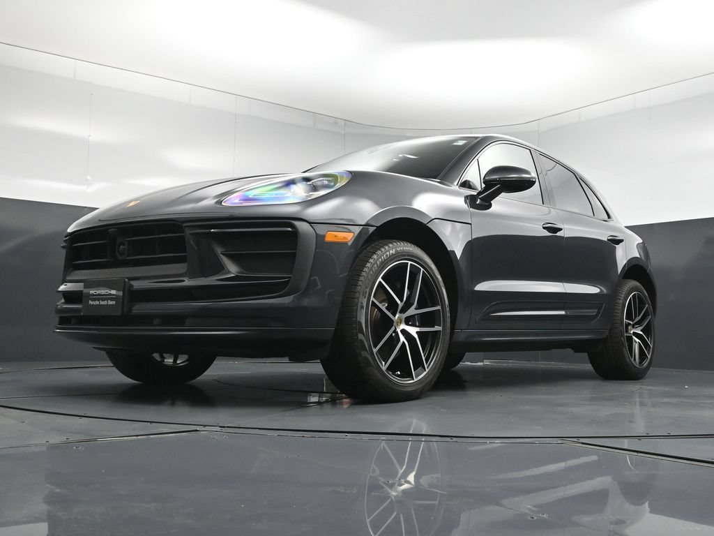 Certified 2025 Porsche Macan AWD/4WD image 24