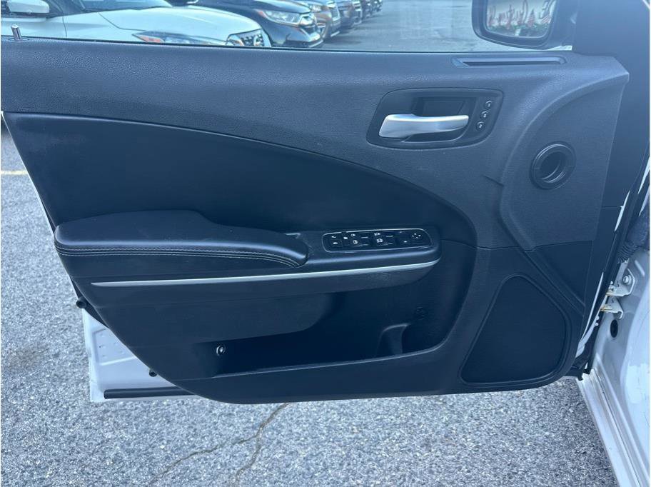 Used 2019 Dodge Charger SXT image 13