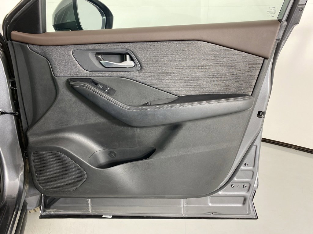 Used 2023 Nissan Rogue S image 35