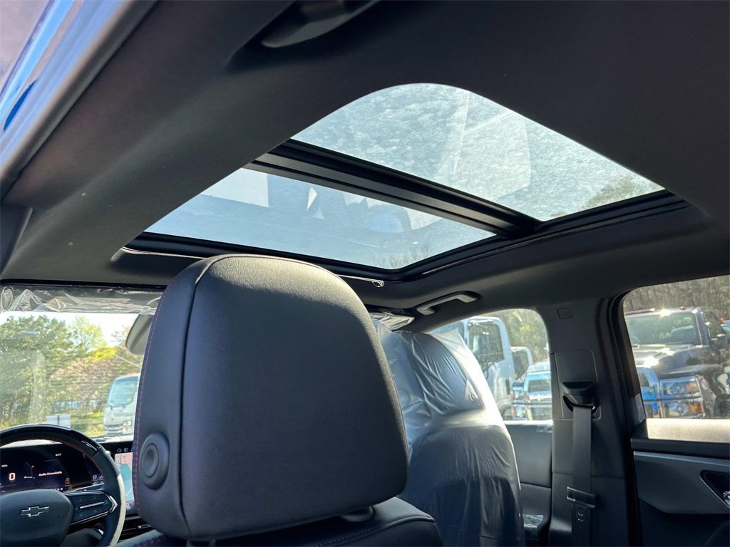 New 2025 Chevrolet Equinox EV RS image 5