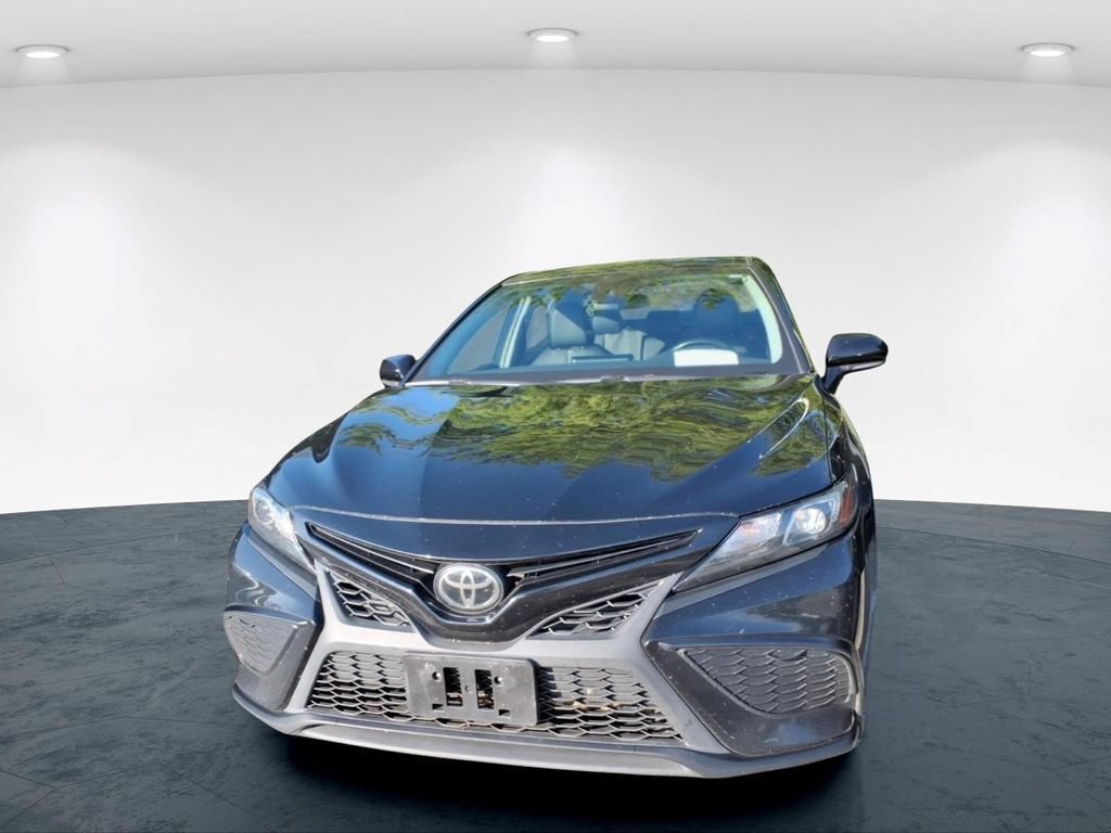 Used 2022 Toyota Camry SE FWD image 5