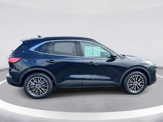 Certified 2021 Ford Escape Titanium image 4