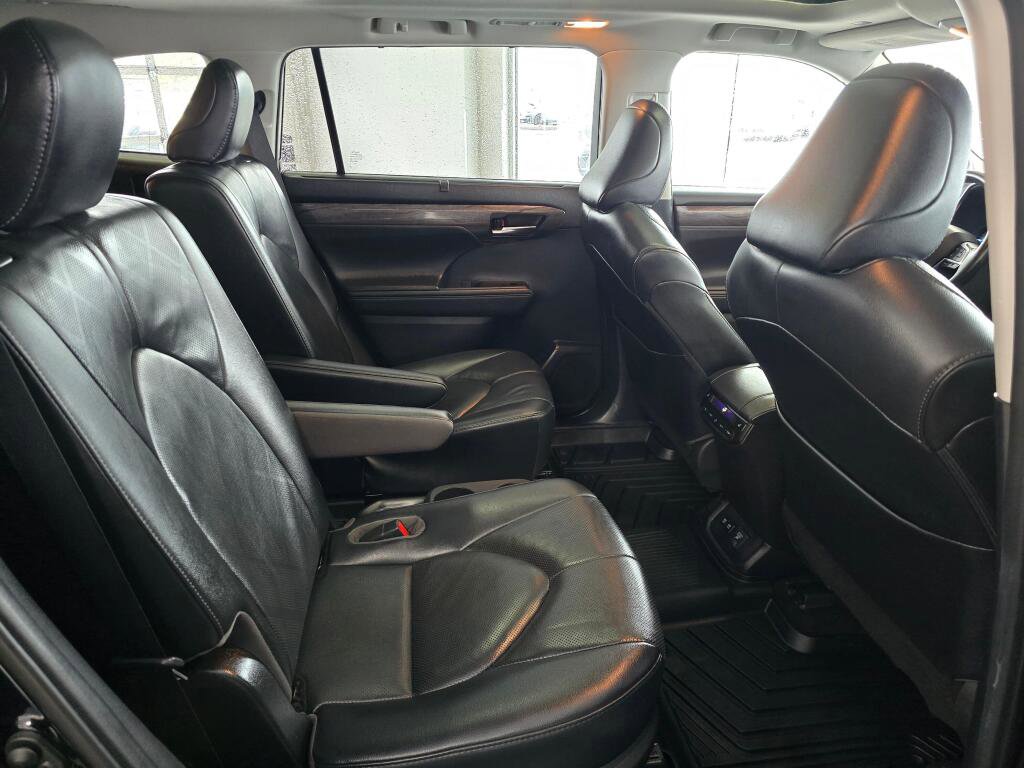 Used 2021 Toyota Highlander Platinum image 44