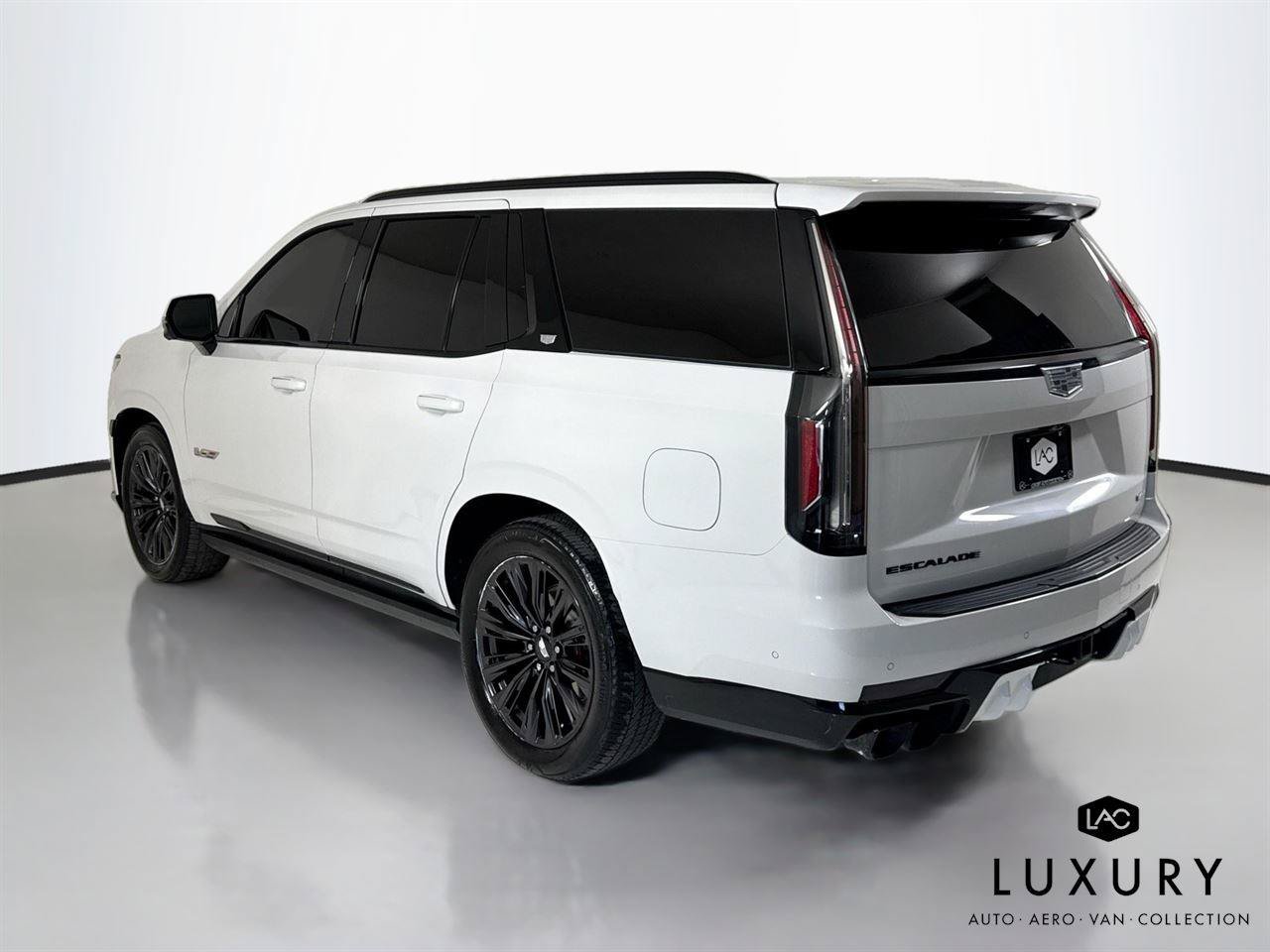 Used 2024 Cadillac Escalade V w/ LPO, ONYX Package AWD/4WD image 8