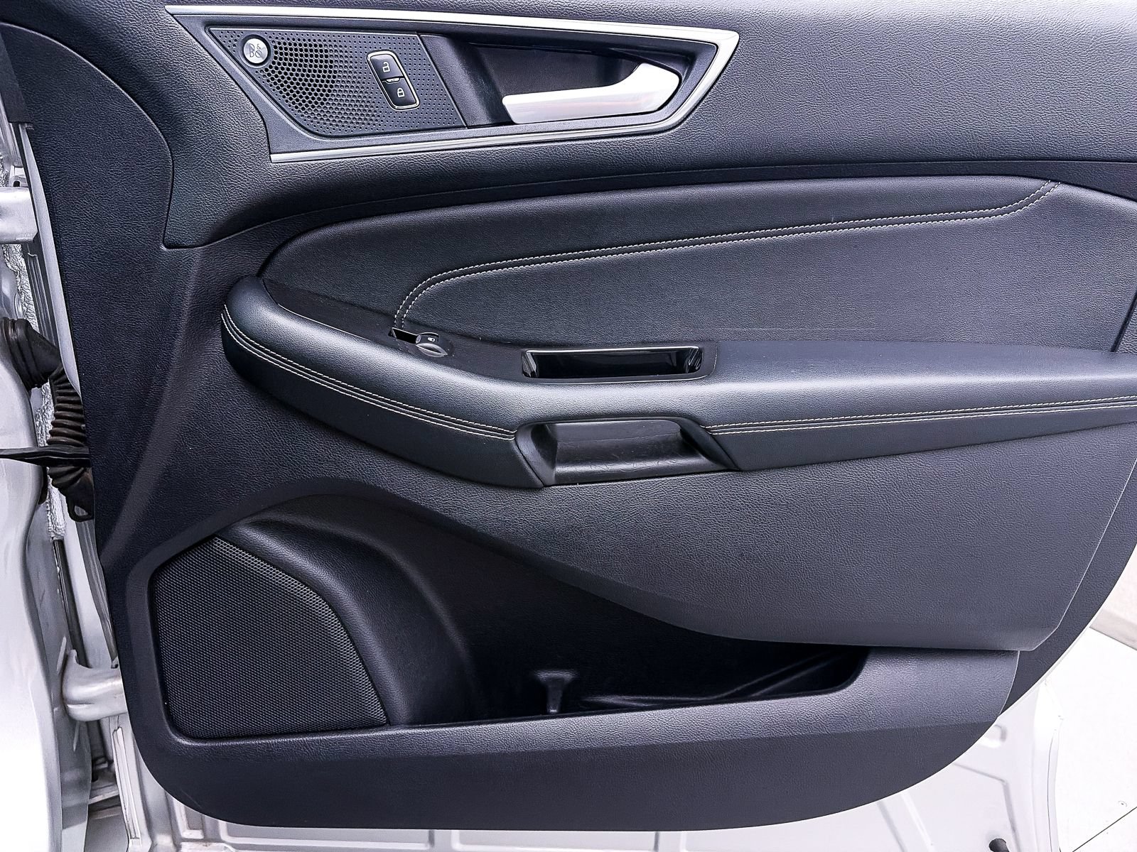 Used 2019 Ford Edge Titanium FWD image 34