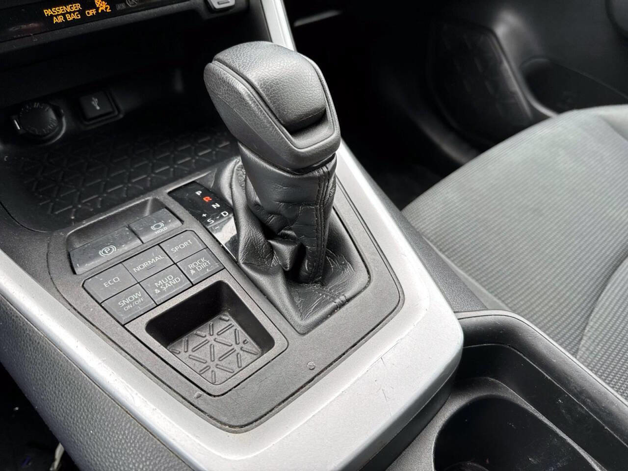 Used 2021 Toyota RAV4 LE w/ Carpet Mat Package (TMS) AWD/4WD image 26