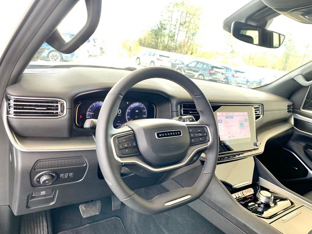 Used 2025 Jeep Wagoneer Series II w/ 8-Passenger Seating Package image 13