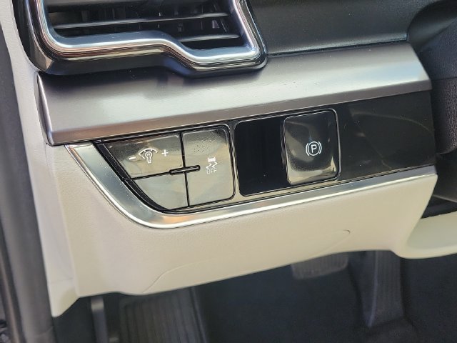 Used 2025 Kia Sportage EX FWD image 25