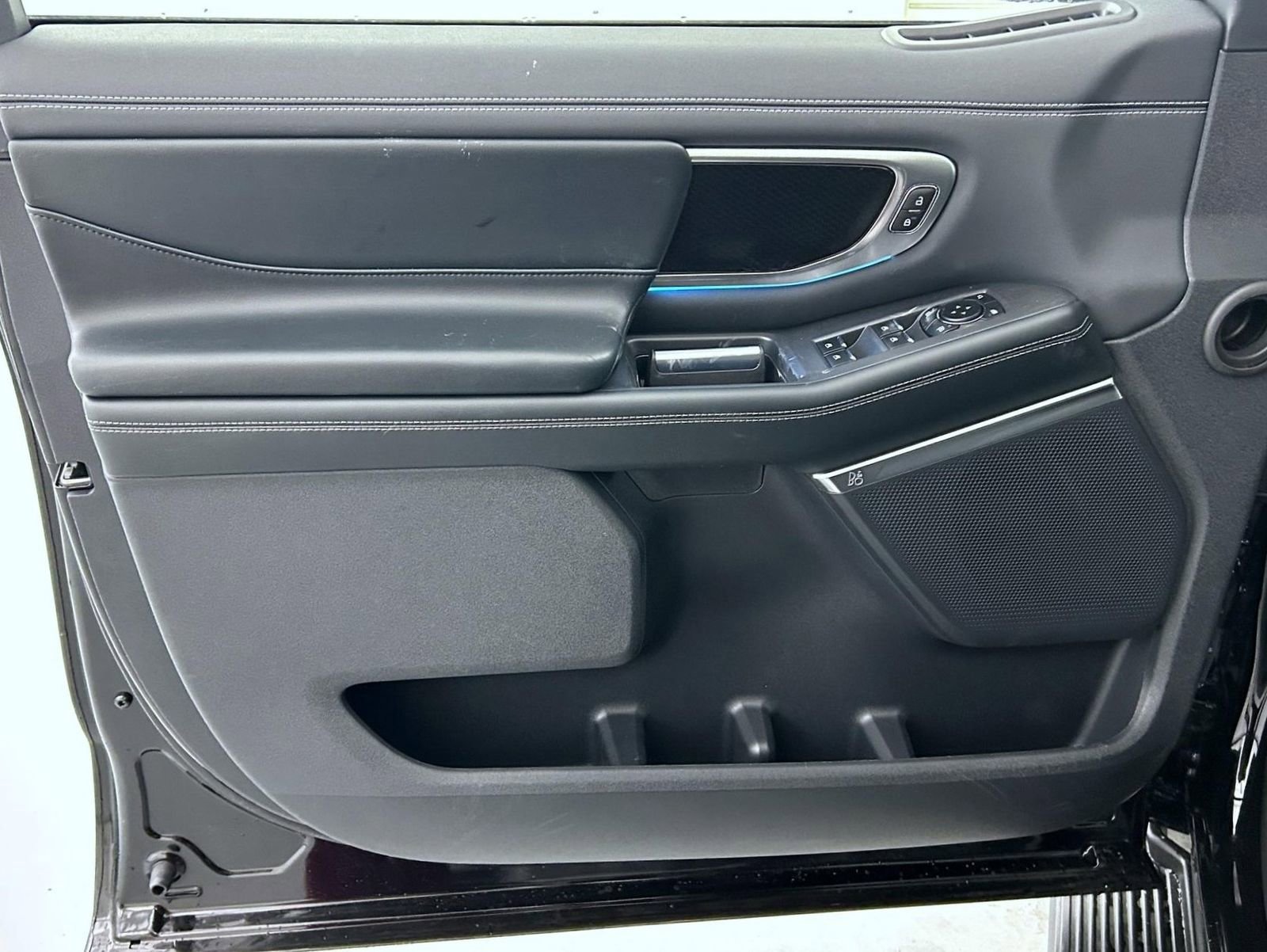 New 2026 Ford Expedition Platinum image 9